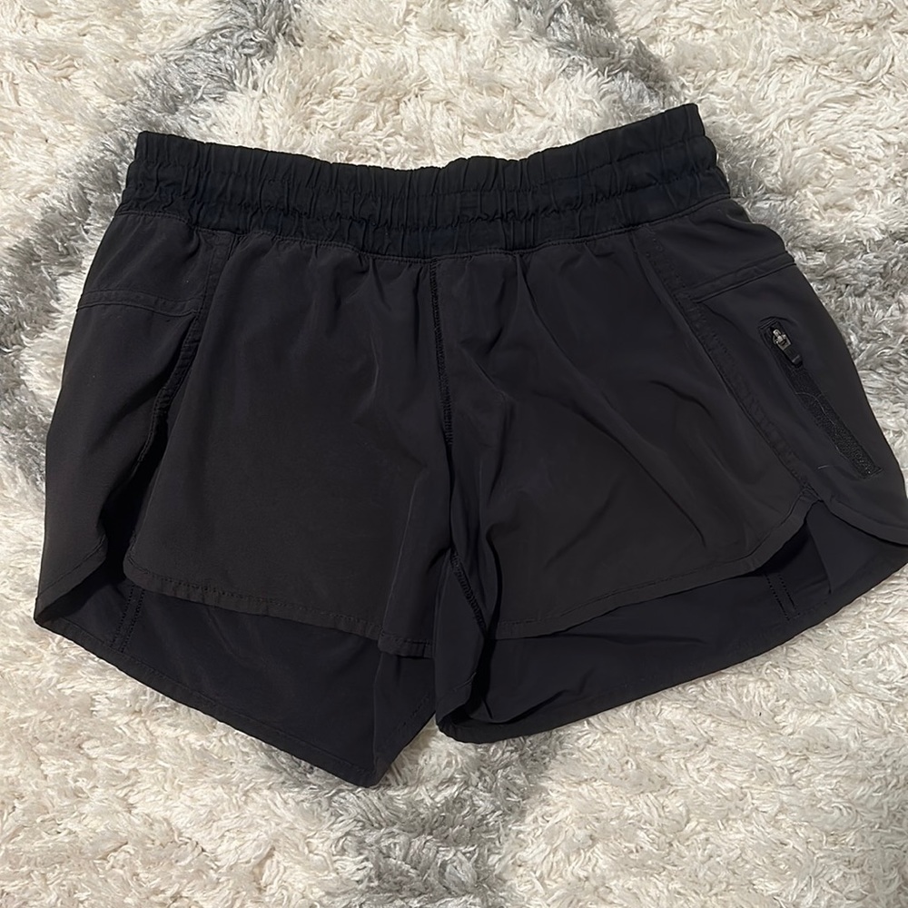 Lulu lemon hotty hot 4” short